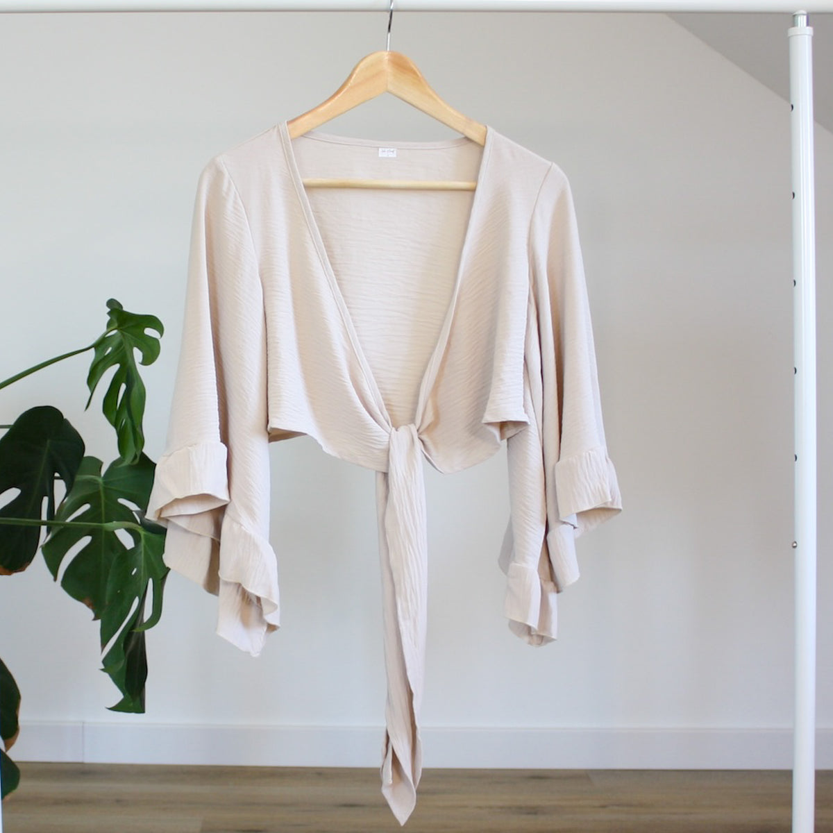 Boho-Wickelbluse mit Schmetterlingsärmeln
