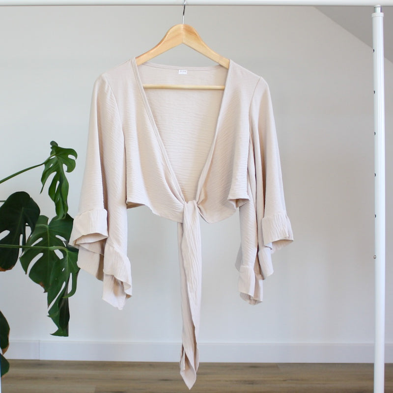 Boho-Wickelbluse mit Schmetterlingsärmeln