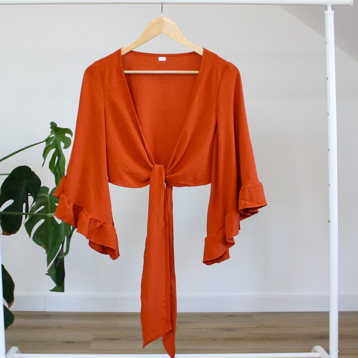 Boho-Wickelbluse mit Schmetterlingsärmeln