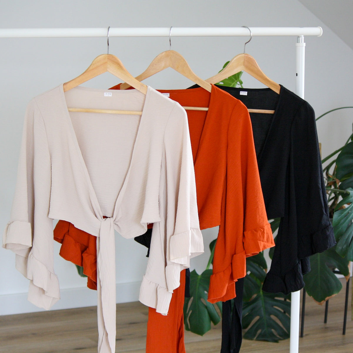 Boho-Wickelbluse mit Schmetterlingsärmeln